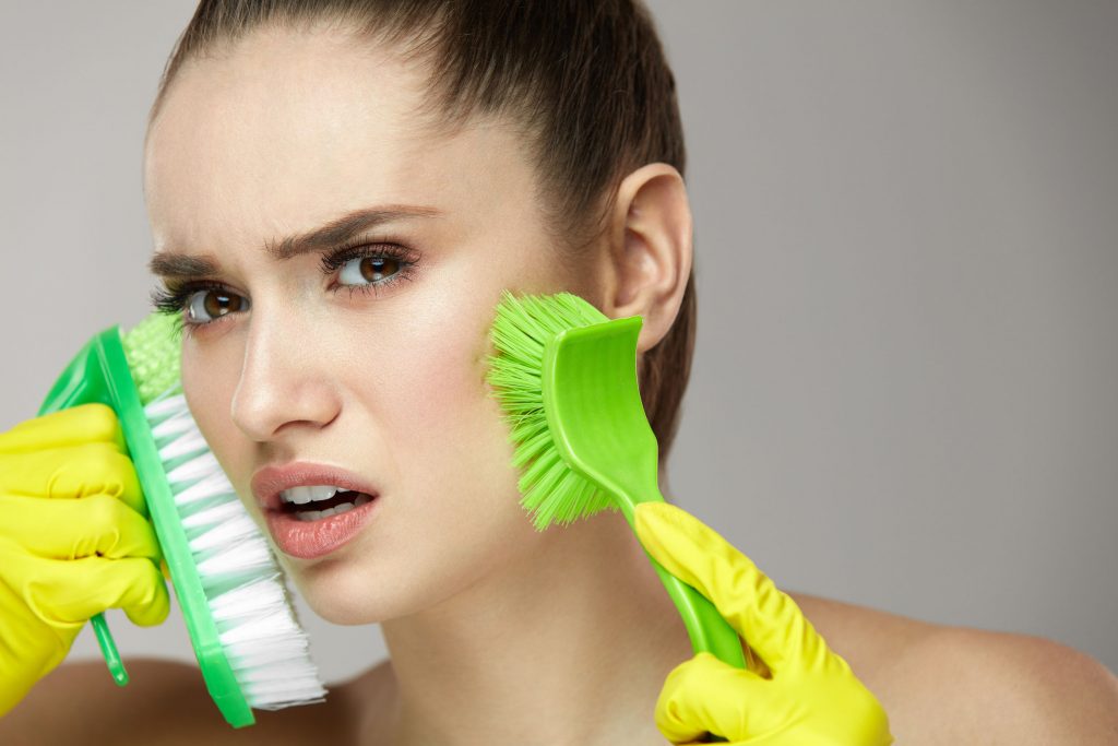 The 4 Best Ways To Clear Bumpy Clogged Pores On Your Face
