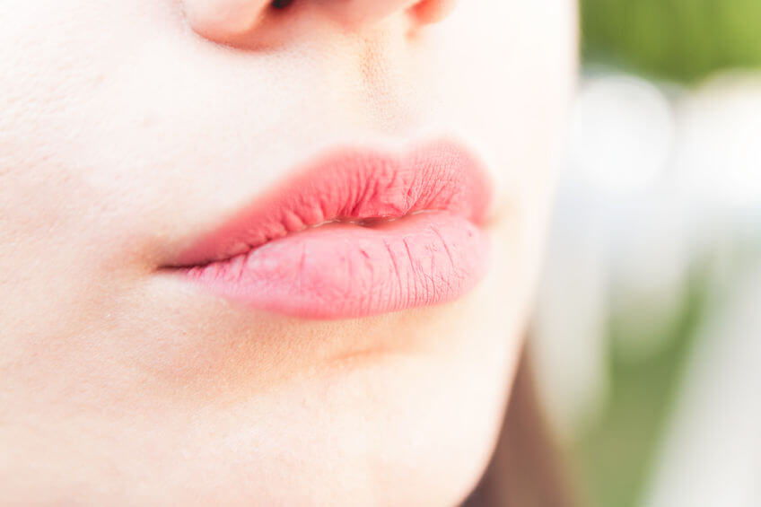Five Tips For Avoiding Chapped Lips From Cold Weather This Year 